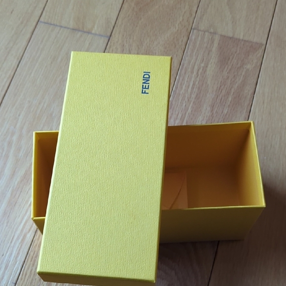 Fendi Yellow Box - Picture 2 of 4